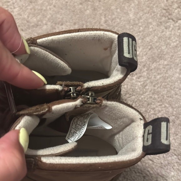 UGG Robley Boots - Picture 9 of 11